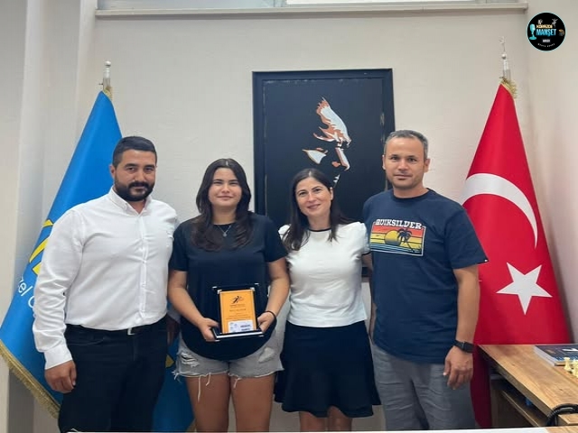 KILAVUZ ÖZEL ÖĞRETİM KURUMLARINDAN TÜRKİYE BİRİNCİLERİNE PLAKET