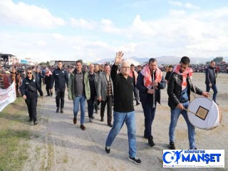 BURHANİYE DEVE GÜREŞLERİ NEFES KESTİ