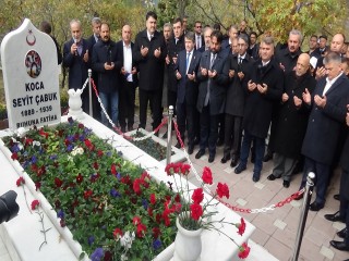 Seyit Onbaşı mezarı başında anıldı